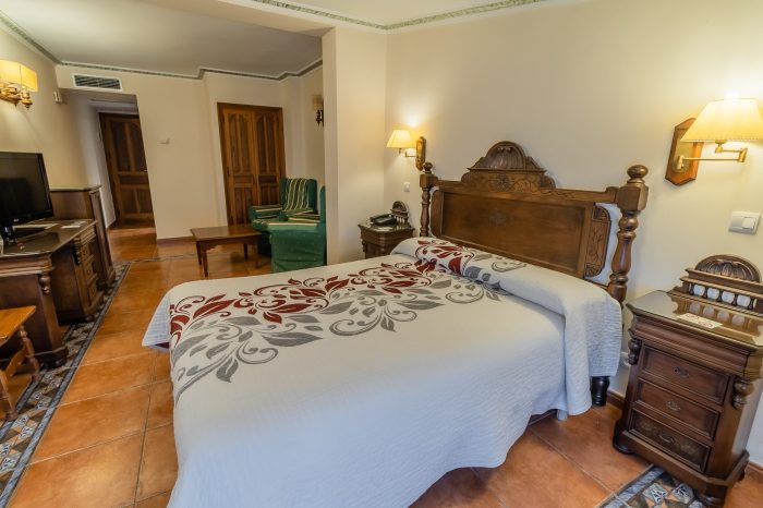 HABITACIÓN DOBLE CON BAÑERA HIDROMASAJE